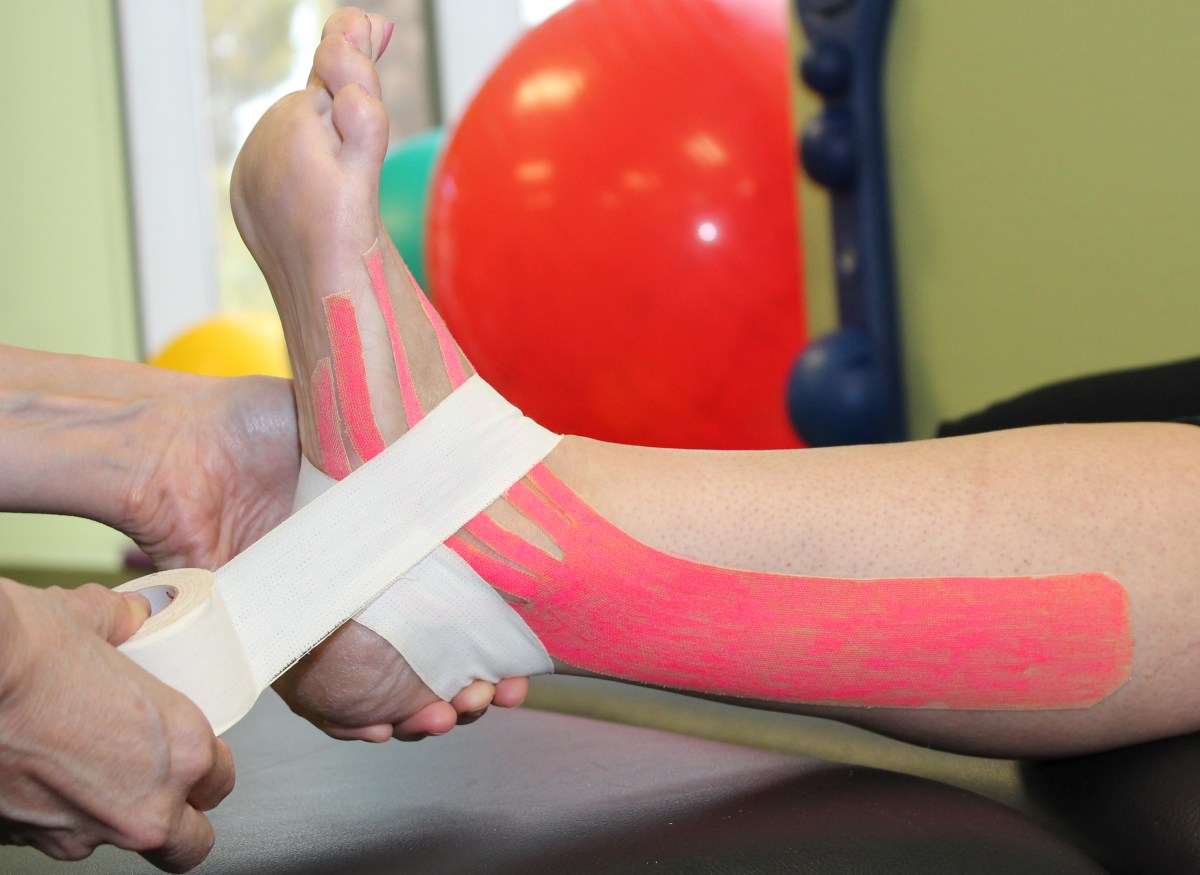 Combination of kinesiotaping and sports taping